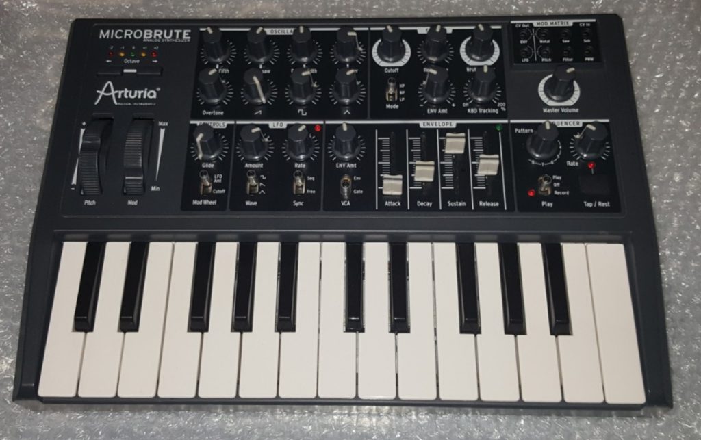 Arturia Microbrute na prodej