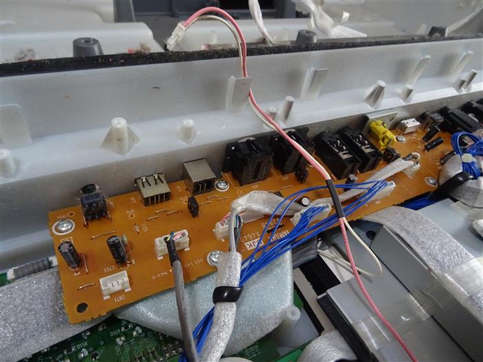 Yamaha PSR-3000 Disassembly and Repair Pictures