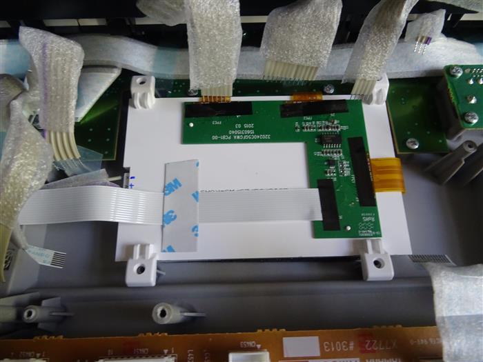 Yamaha PSR-S550 Disassembly and Repair Pictures - LCD Screen