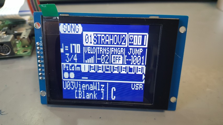 Nový displej + driver deska pro Yamaha QY20, QY22, QY70, QY100 (detail)