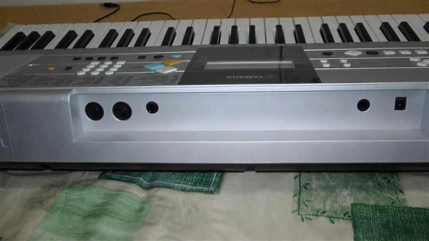 YAMAHA PSR-E323 disassembly / repair pictures