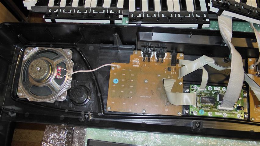 Yamaha PSR-175 disassembly photos